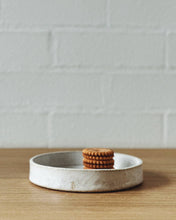 Load image into Gallery viewer, White straight edge flat plates