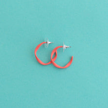 Load image into Gallery viewer, Everyday Twisted Midi Hoop Earrings
