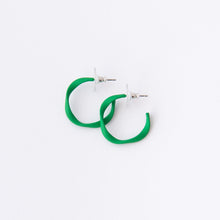 Load image into Gallery viewer, Everyday Twisted Midi Hoop Earrings