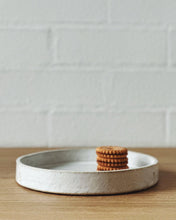 Load image into Gallery viewer, White straight edge flat plates