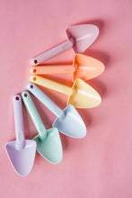 Load image into Gallery viewer, Little Diggers Beach Spade