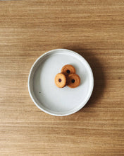 Load image into Gallery viewer, White straight edge flat plates