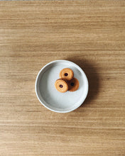 Load image into Gallery viewer, White straight edge flat plates