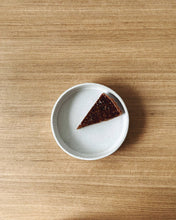 Load image into Gallery viewer, White straight edge flat plates