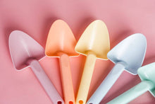 Load image into Gallery viewer, Little Diggers Beach Spade