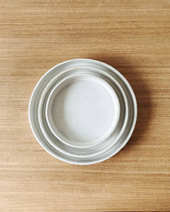 White straight edge flat plates