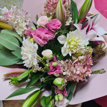 Load image into Gallery viewer, Flower Bouquet
