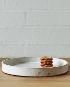 White straight edge flat plates