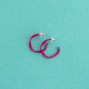 Everyday Twisted Midi Hoop Earrings