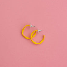 Load image into Gallery viewer, Everyday Twisted Midi Hoop Earrings
