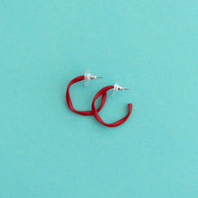 Load image into Gallery viewer, Everyday Twisted Midi Hoop Earrings
