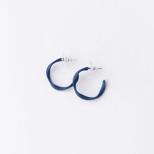 Load image into Gallery viewer, Everyday Twisted Midi Hoop Earrings
