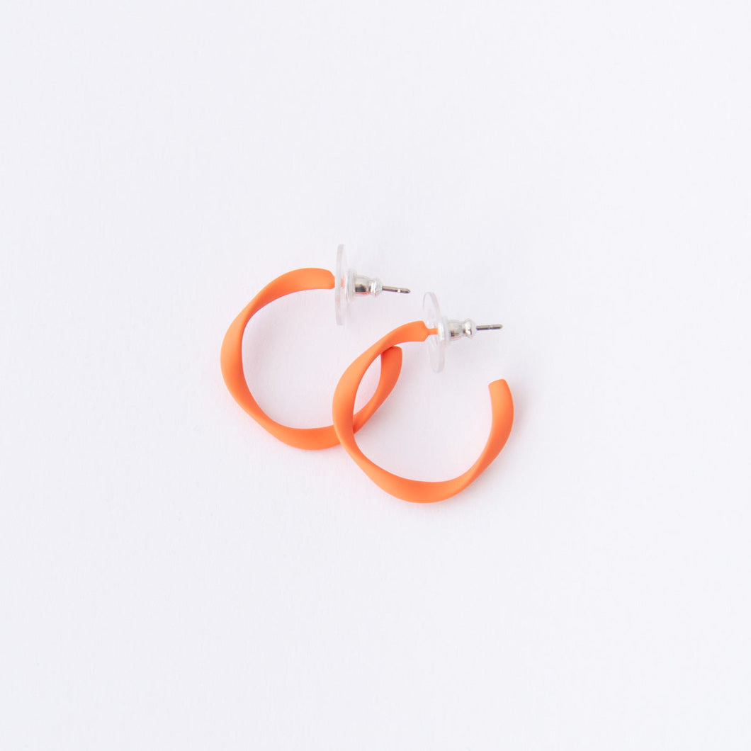 Everyday Twisted Midi Hoop Earrings