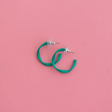 Load image into Gallery viewer, Everyday Twisted Midi Hoop Earrings

