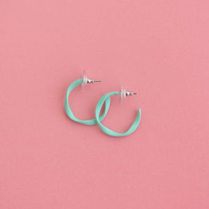 Everyday Twisted Midi Hoop Earrings