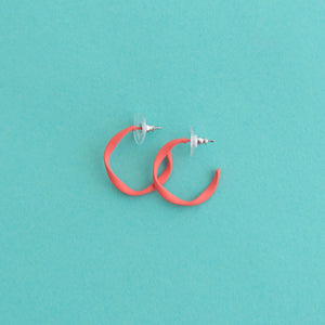 Everyday Twisted Midi Hoop Earrings