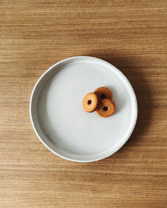 White straight edge flat plates