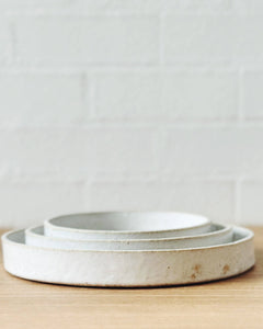 White straight edge flat plates